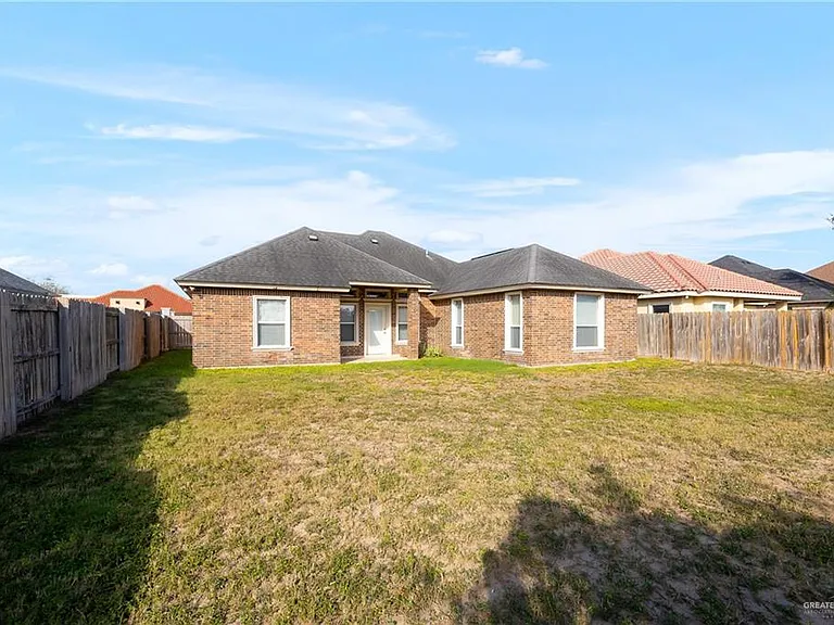 402 Hackberry Ave — Photo 10