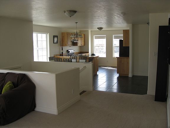 Enrty into dining and kitchen