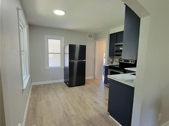 3rd image of 859 E 210th St