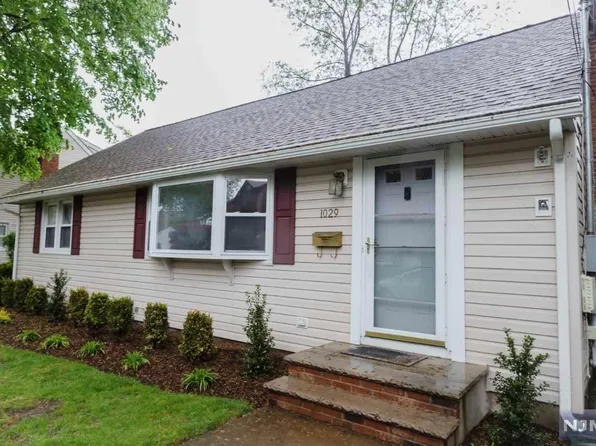 1029 Arlington Rd, New Milford, NJ 07646