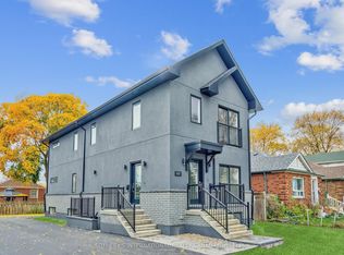 1937 Lawrence Ave W #3, Toronto, ON M9N 1G8