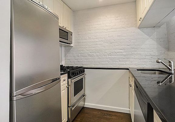 3rd image of 350 W 47th St APT 4B