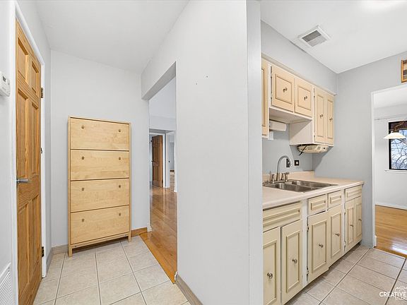 5th image of 8473 S Archer Ave #302