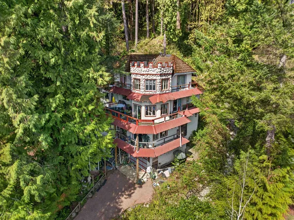2755 Panorama Dr, North Vancouver, BC V7G 1V7