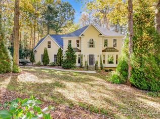 107 Sunningdale Dr, Flat Rock, NC 28731