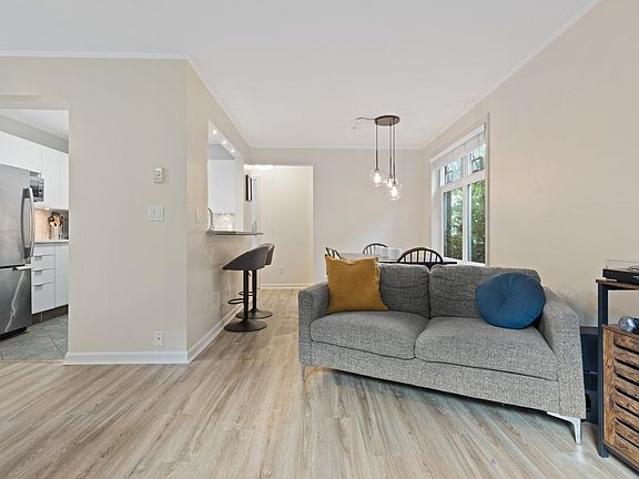 3rd image of 2588 Alder St #106
