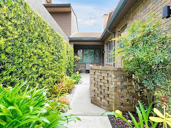 4th image of 139 Woden Way
