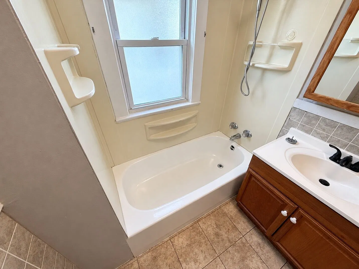 2-Bedroom in Old Brooklyn | Freshly painted with many updates — Photo 4