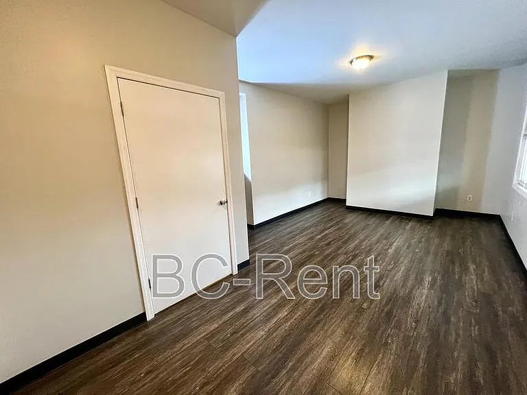 1127 Main St #1 — Photo 6