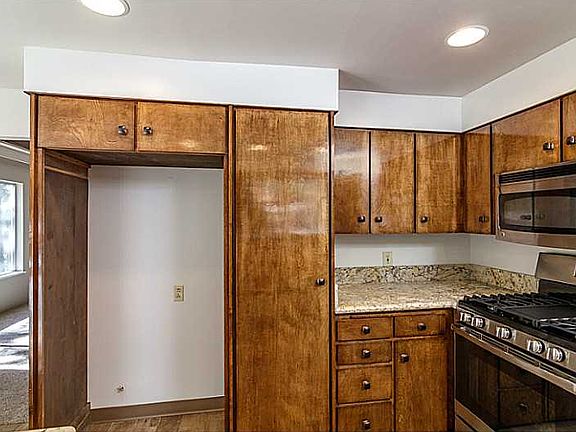 4th image of 32264 West Dr