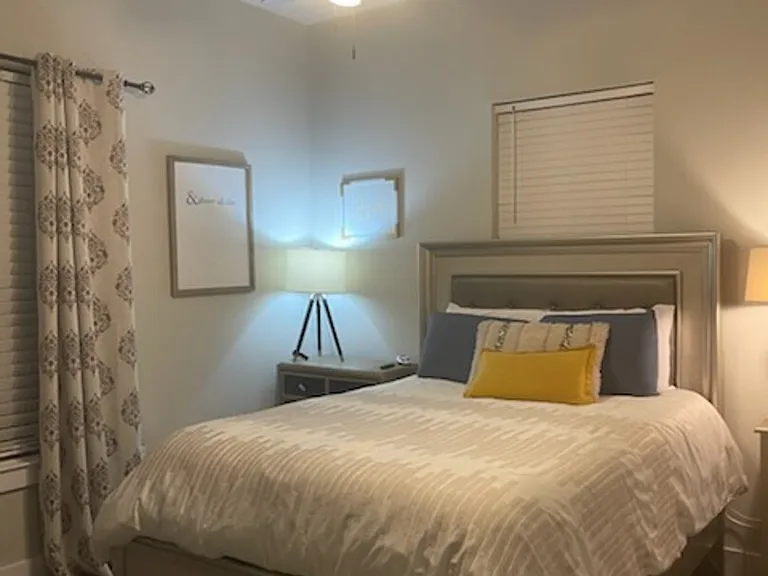 Pecan Grv — Photo 25