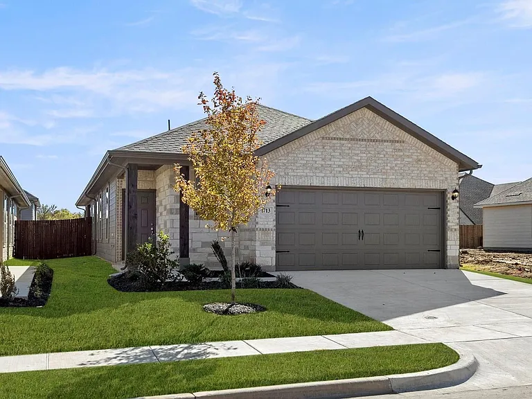1713 Meadow Crest Dr — Photo 2