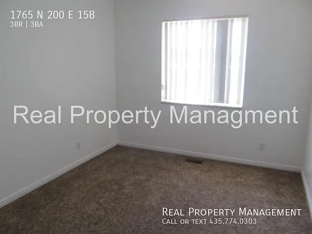 A large, 3 Bed and 2.5 bath, Town Home! Available in October! Water, Sewer, Trash included! Pet F... — Photo 4