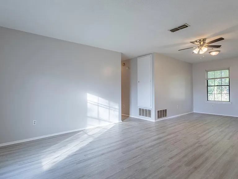 212 Bobbie Ct — Photo 11