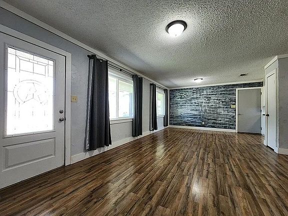 4th image of 21468 Circle Dr