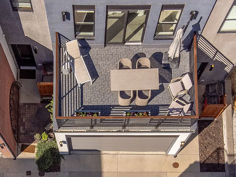 598 Lathrop St — Photo 44