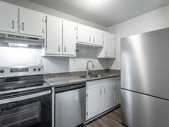 4th image of 113 Goodson Ave #18