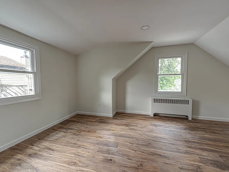2528 Marshall Ave — Photo 9