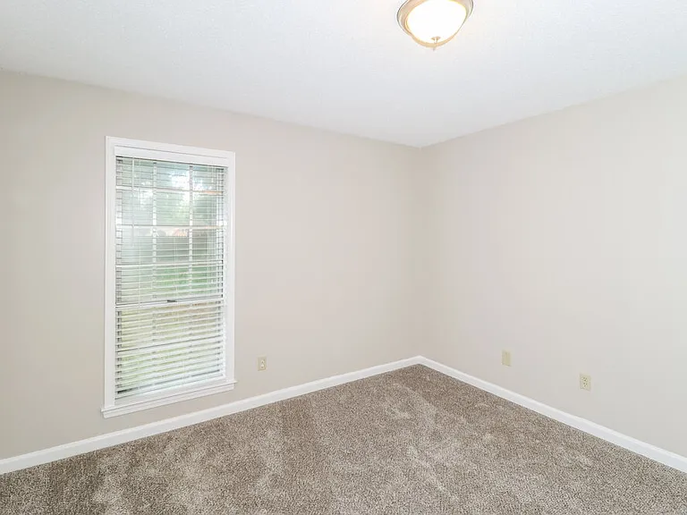6049 Lawnhill Dr — Photo 13