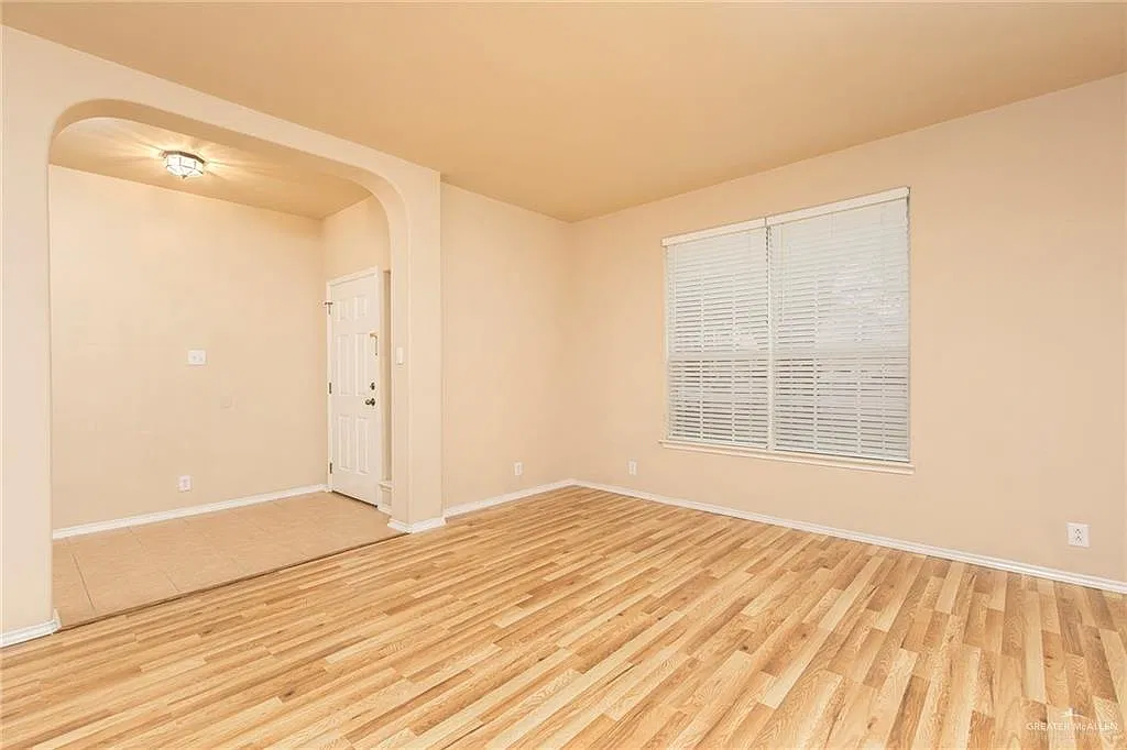 4 bed, 3.5 bath, 2649 sqft, $2,400 — Photo 2