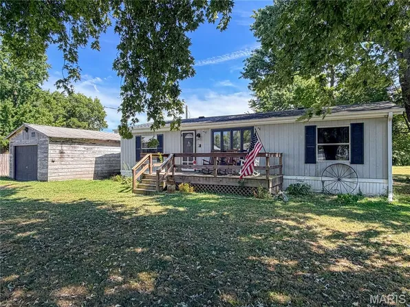 105 N Ash St, Coffeen, IL 62017