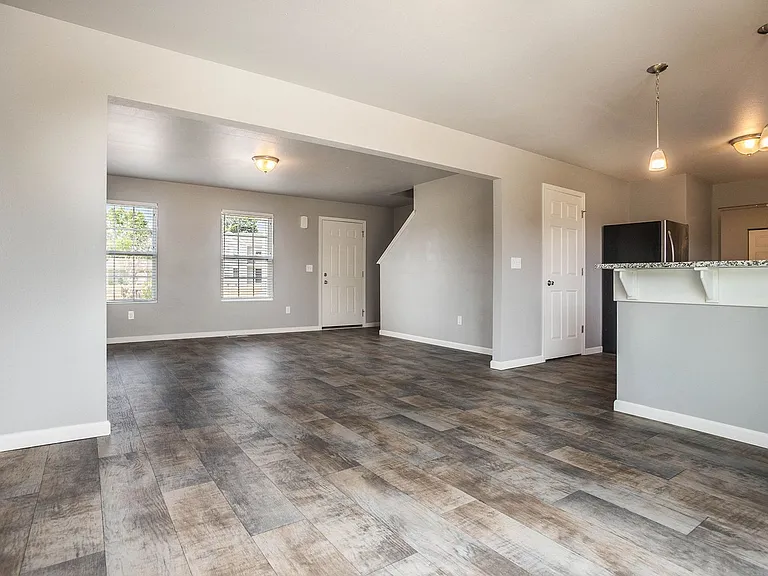5643 Claremount St — Photo 4