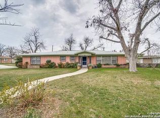 102 Bella Vista Dr, San Antonio, TX 78228