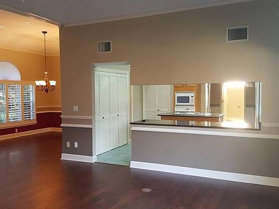 5th image of 12425 Lake View Ln