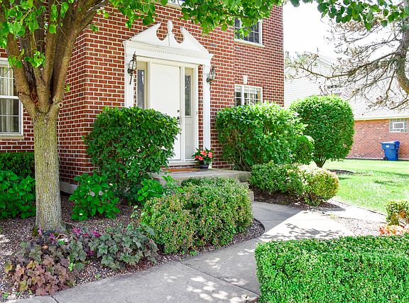3rd image of 15337 Graceland Dr