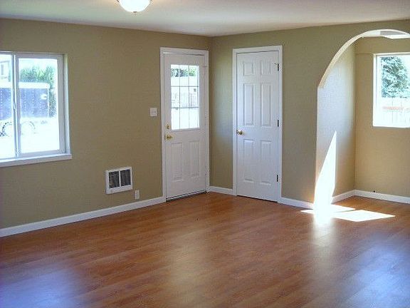 Large Living Room with Nook