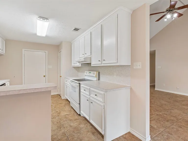 2511 Westwood Main Dr — Photo 10