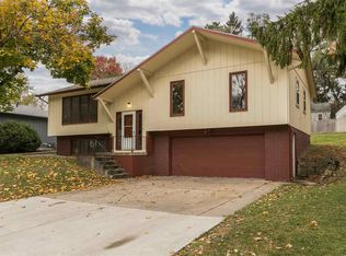 1406 Derwen Dr, Iowa City, IA 52246