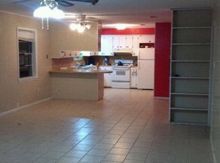 415 Brookview Ln, Palestine, TX 75803
