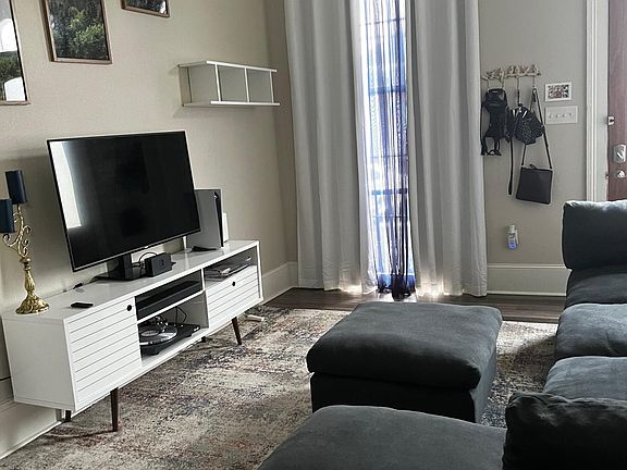 3rd image of 1561 N Prieur St #1
