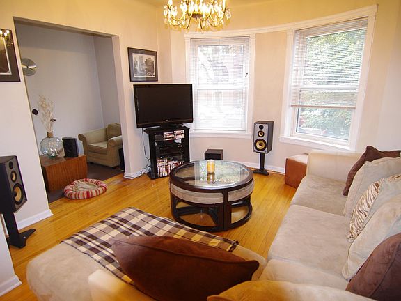 2nd image of 1520 W Sunnyside Ave #0