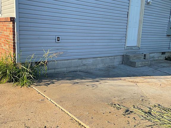 2nd image of 407 W Evergreen St #1