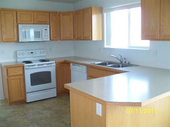 5th image of 1119 N Beech Ave