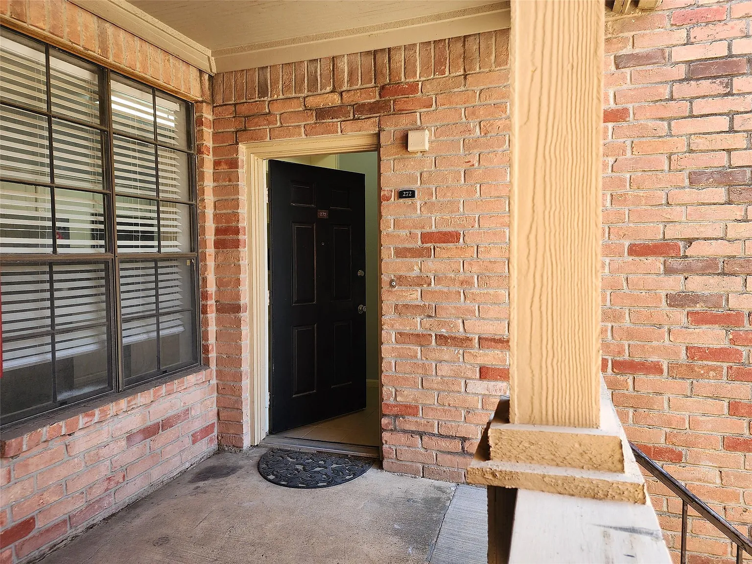 2 bed, 2.0 bath, 1096 sqft, $1,600 — Photo 2
