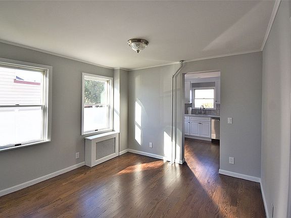 4th image of 1087 Cornwell Ave