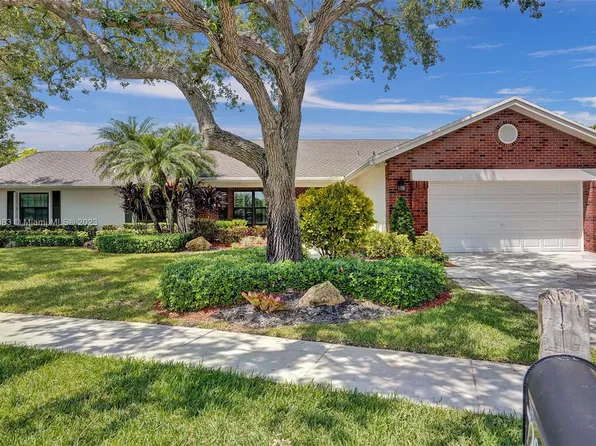720 NW 199th Ave, Pembroke Pines, FL 33029
