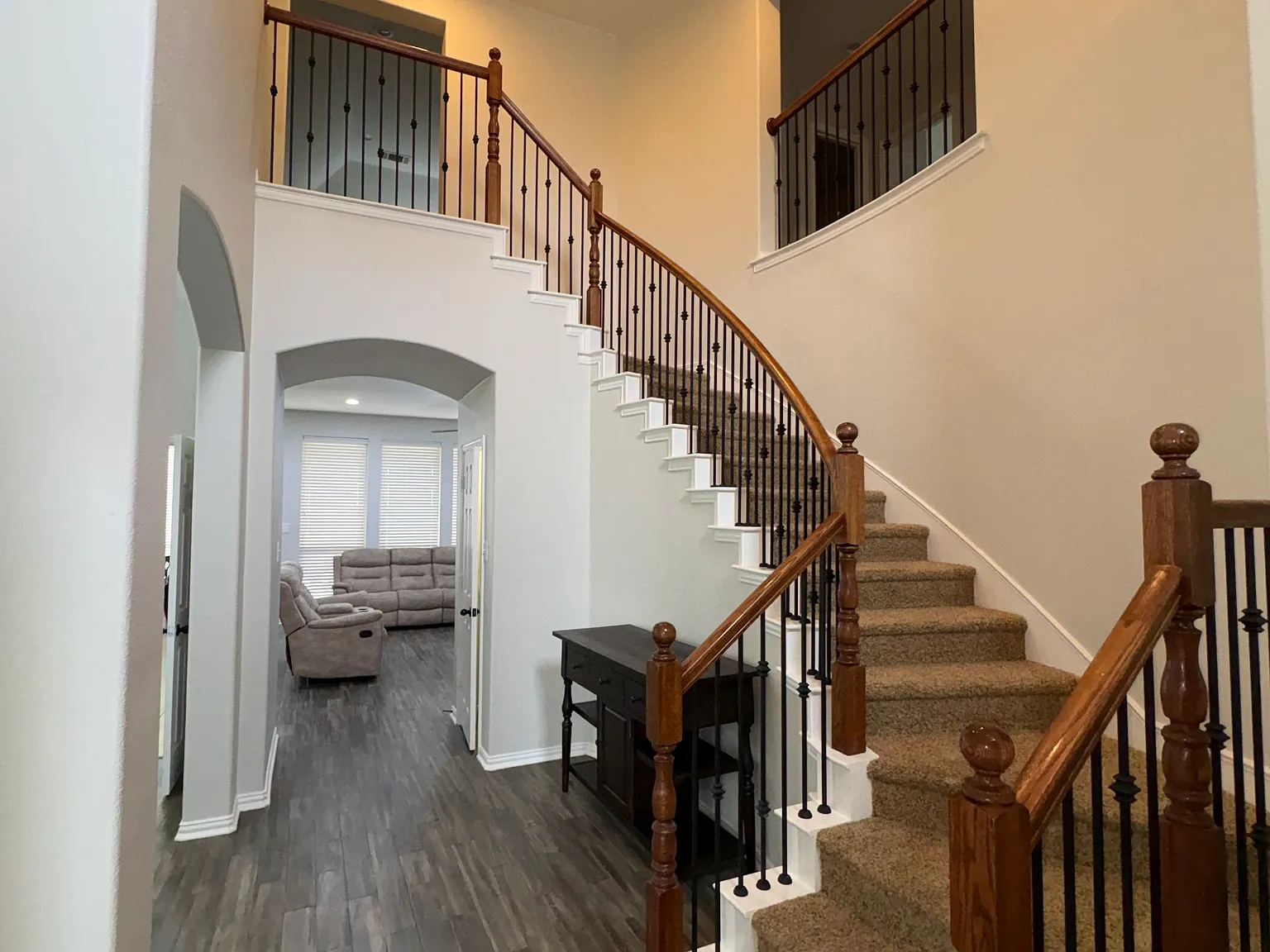 5 bed, 3842 sqft, $3,500 — Photo 3