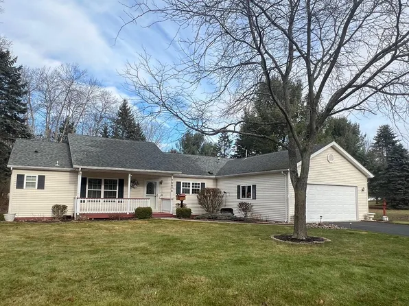 10476 Castaway Ct, Stanwood, MI 49346