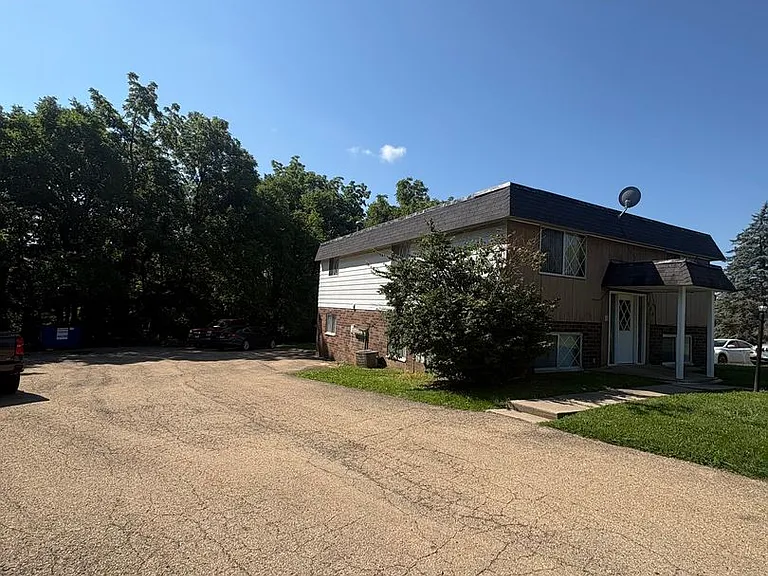 1504 W Tiffany Dr — Photo 2