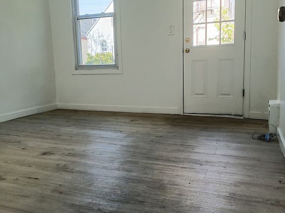 5th image of 34 Vreeland Ave