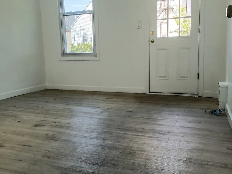 34 Vreeland Ave — Photo 5