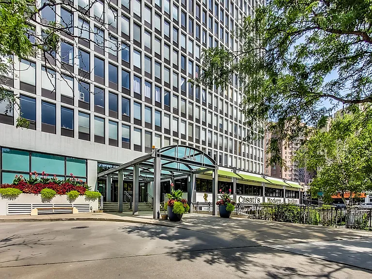 444 W Fullerton Pkwy #1010 — Photo 2