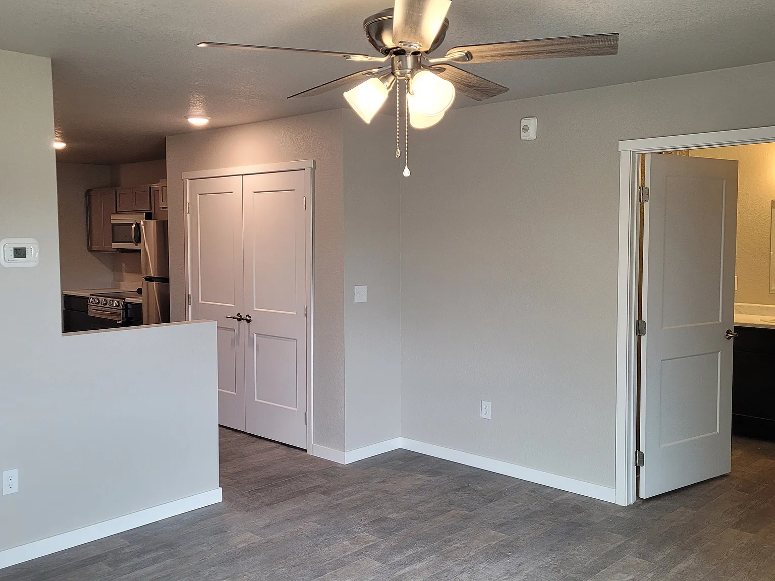 Studio, 588 sqft, $995 — Photo 4