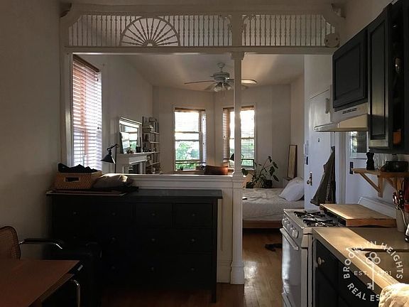 4th image of 8 Garden Pl APT 14