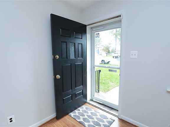 3rd image of 7977 Kenmore Dr