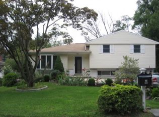 71 Parkview Rd, Elmsford, NY 10523